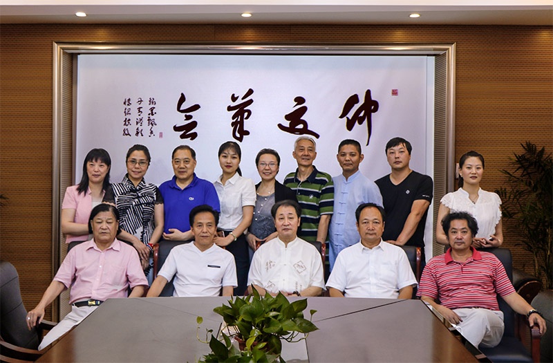 博超控股集团举办“仲夏笔会” 书画大家现场挥毫泼墨