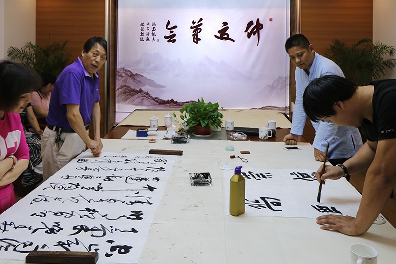 博超控股集团举办“仲夏笔会” 书画大家现场挥毫泼墨