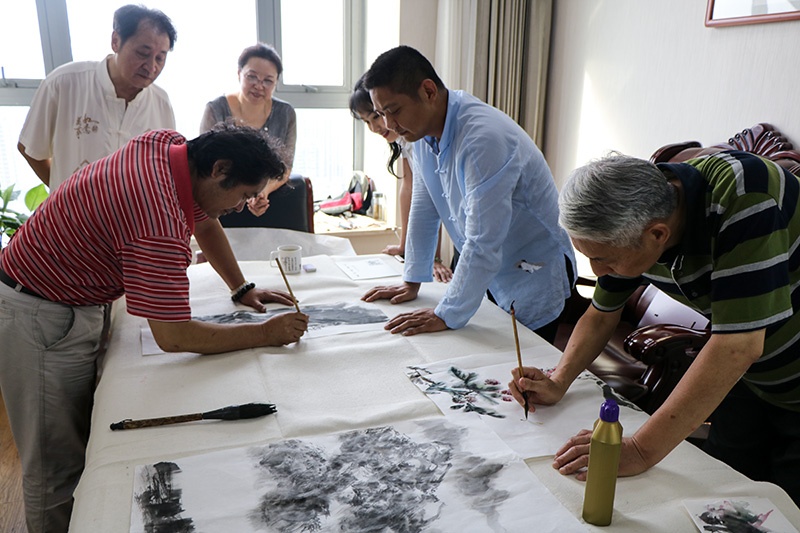 博超控股集团举办“仲夏笔会” 书画大家现场挥毫泼墨