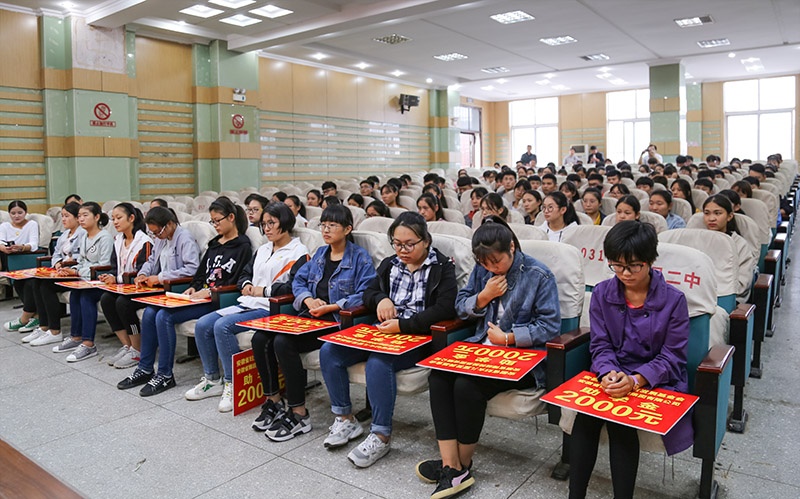 博超控股集团设立“博超奖学金”  董事长刘维玉助学泗县二中贫困学子